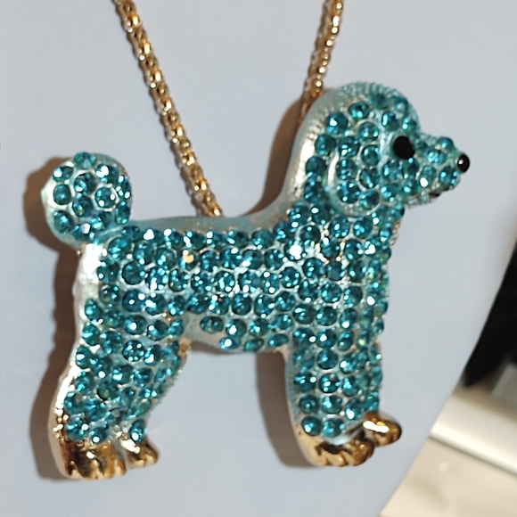 Betsey Johnson Gold Plated&  Blue Crystal Puppy Dog Necklace & 28" Chain - Picture 2 of 3